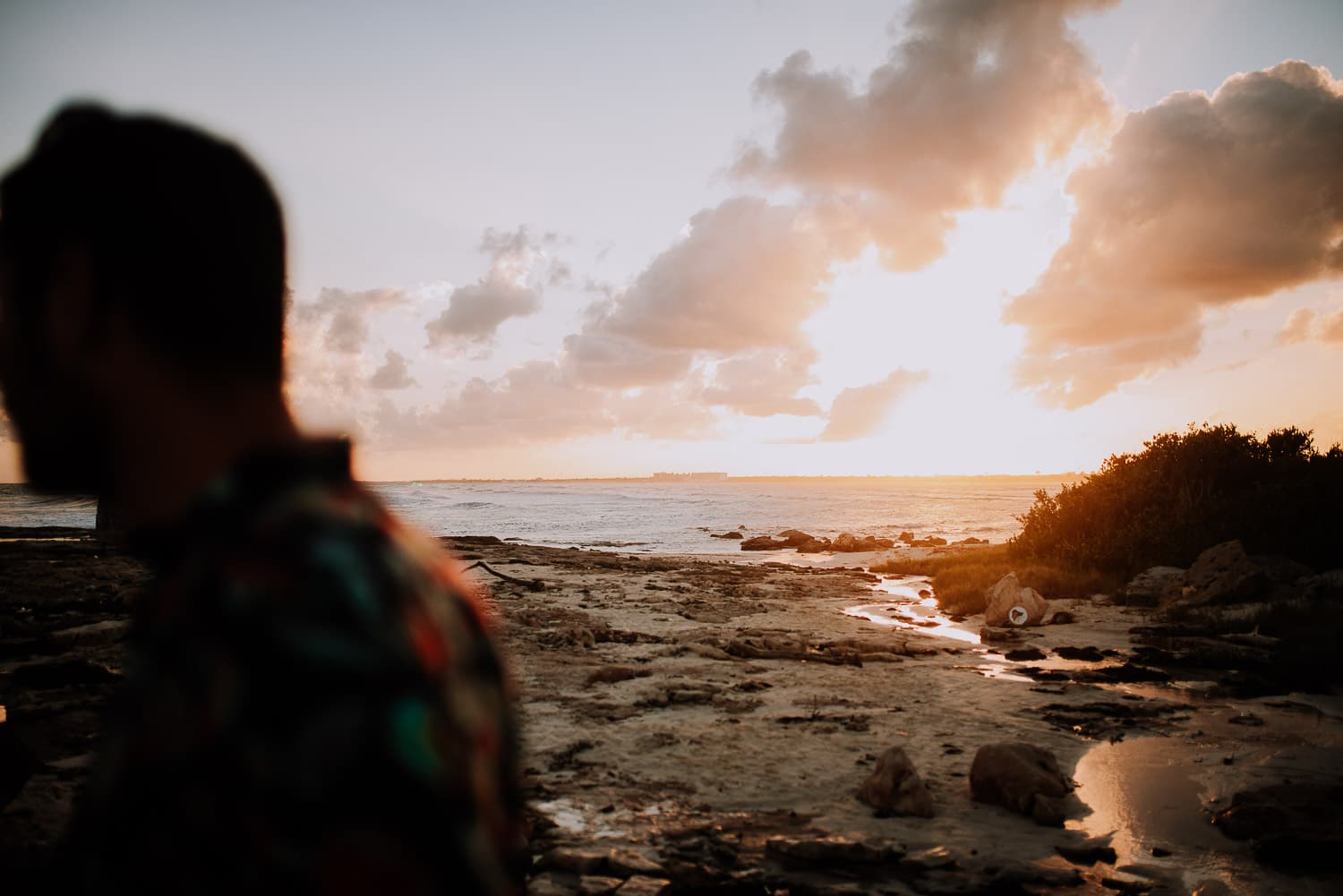 Fotografía de save the date en Cancun por fotógrafo de bodas destino en México